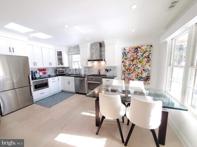 Building Photo - 162 Tavistock Rd