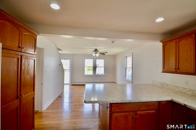 Building Photo - 314 Knowlton St