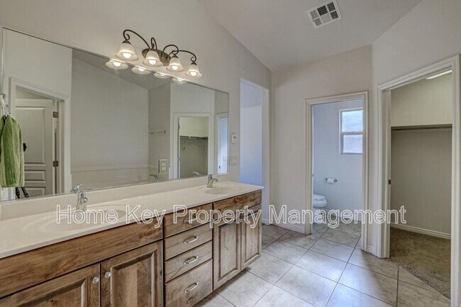 Building Photo - 259 S 300 W