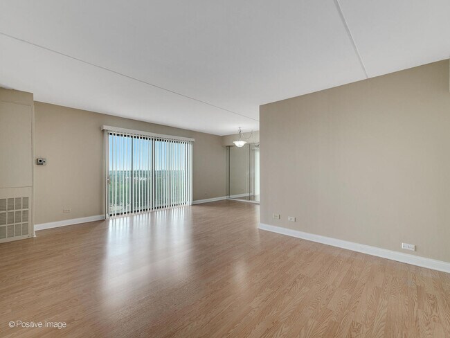 Building Photo - 6340 Americana Dr