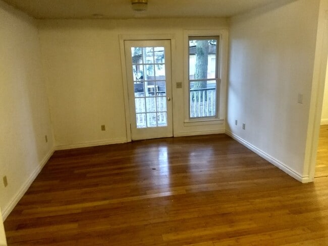 Building Photo - 6+ Bdrm Home Built 1895.  Close In.  With Pastures.