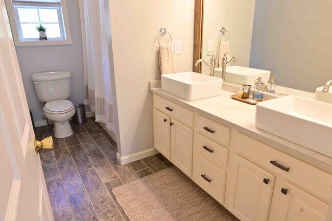 Building Photo - 180 Ruggles Rd