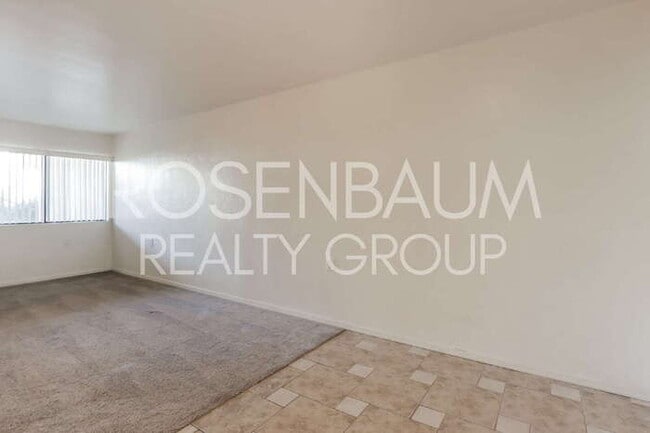 Building Photo - Gorgeous 1-bed, 1-bath downstairs apartmen...