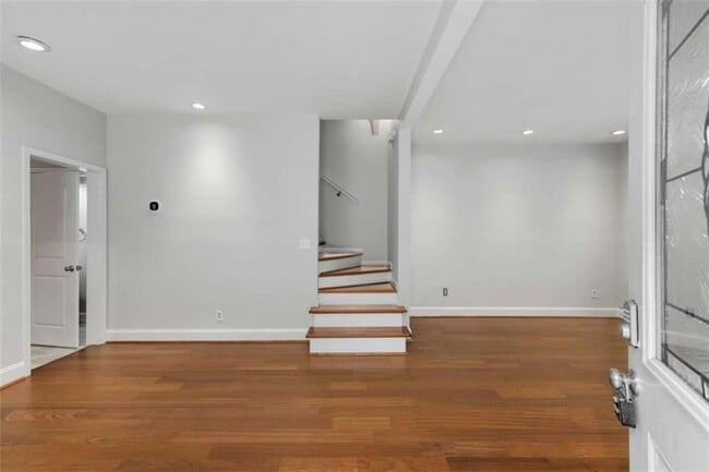 Building Photo - 654 Cleburne Terrace NE