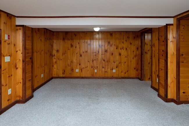 Building Photo - 3 Ten Broeck St
