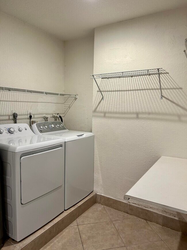 Building Photo - 6162 Amberwoods Dr
