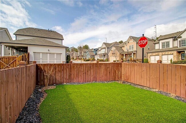Building Photo - 3000 Smyrna Grove Dr