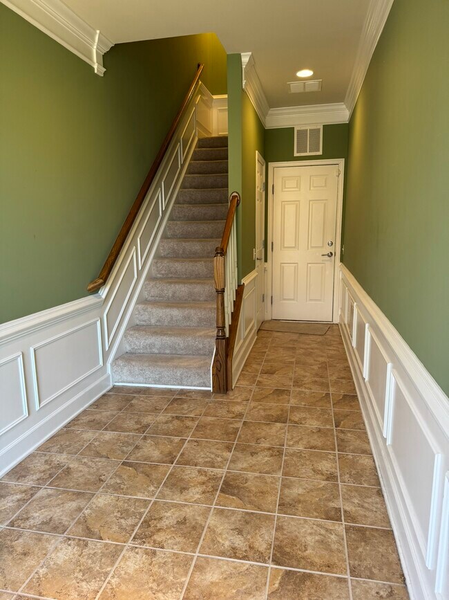 Building Photo - 14828 Potomac Branch Dr