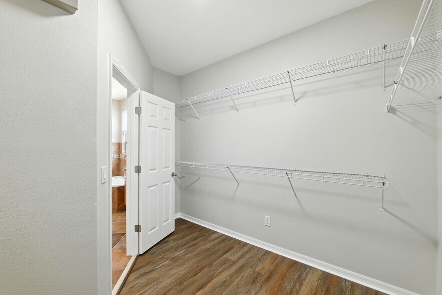 Building Photo - 2480 Cypress Tree Trl