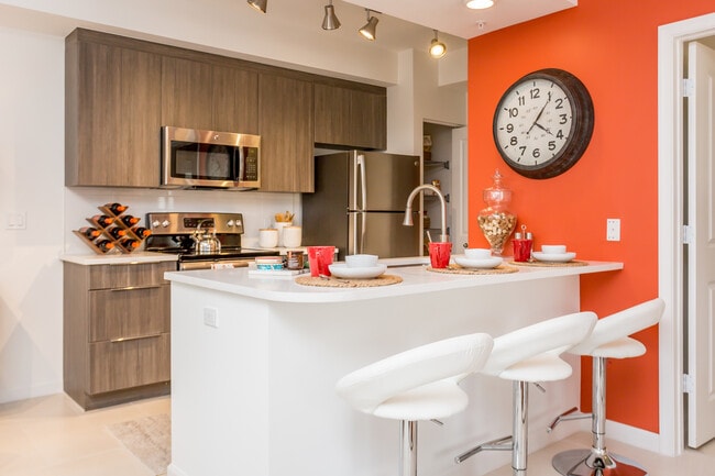 Kitchen with stainless steel appliances - Avalon Bonterra