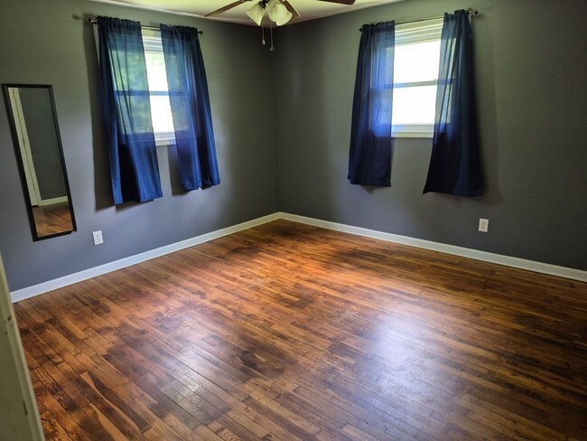 Building Photo - Spacious 3 Bed 2 Bath Rancher In Oxford