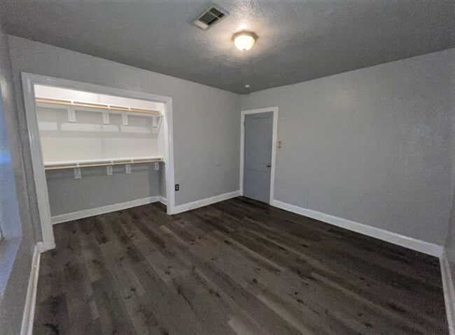 Building Photo - 3885 Park St