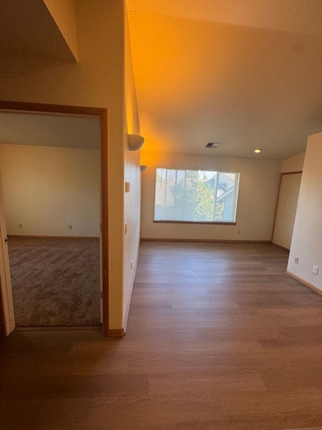 Building Photo - M150