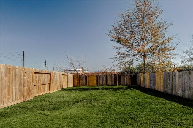 Building Photo - 4834 Hollow Hook Rd