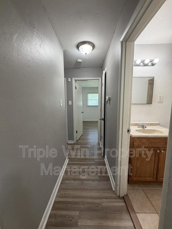 Building Photo - 6801 Knoll Ave