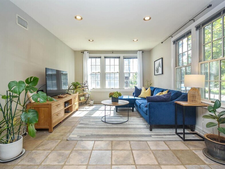 Building Photo - 20 Oldwood Rd