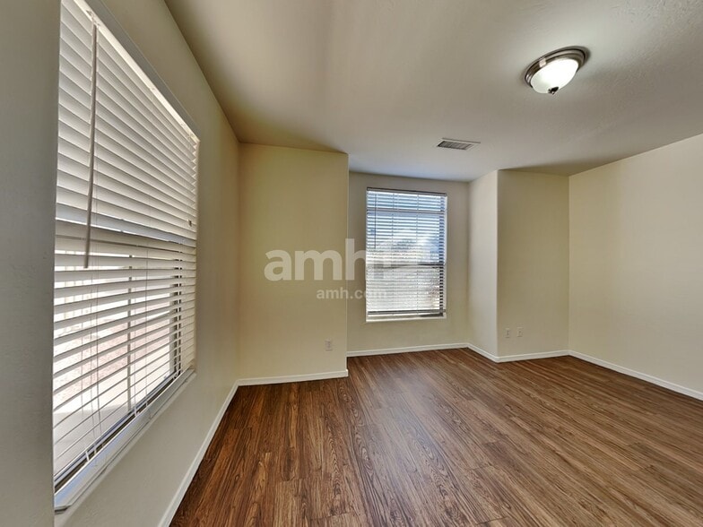 Building Photo - 1926 S 85th Ave