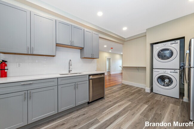 Building Photo - 44 Brackett St