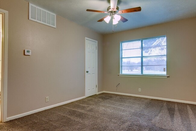 Building Photo - Apartment for rent!