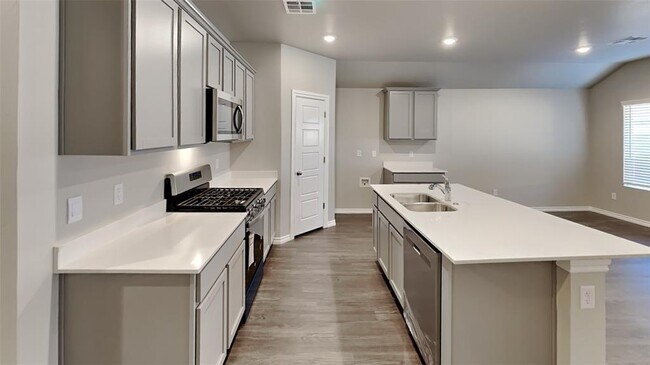 Building Photo - 2733 Dennis Dr