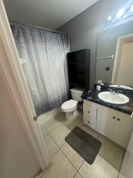Building Photo - 423 Orchid Dr