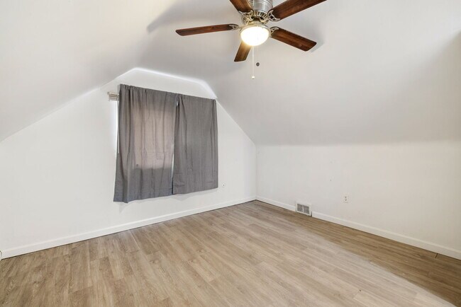 Bedroom 3 - 402 College Park Dr