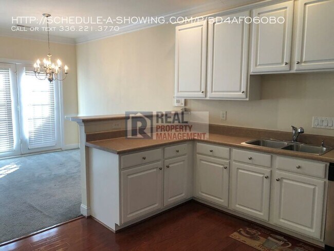 Building Photo - Gorgeous 2 Story Townhome In Piedmont Trace