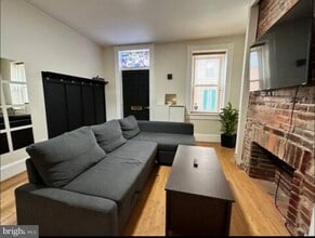 Building Photo - 2112 Cambridge St