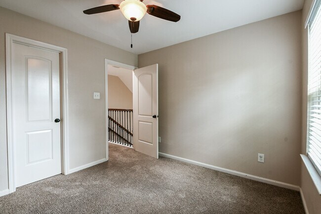 Building Photo - 10506 Chateau Ln