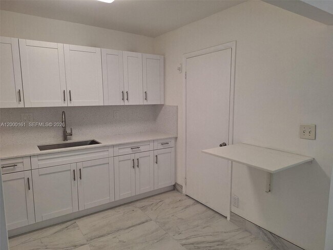 Building Photo - 12831 SW 43rd Dr