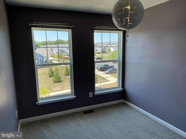 Building Photo - 419 Foxglove Way