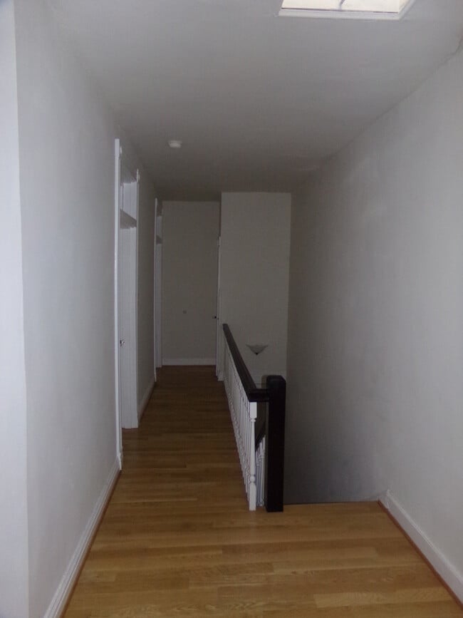 Building Photo - FLOY2107