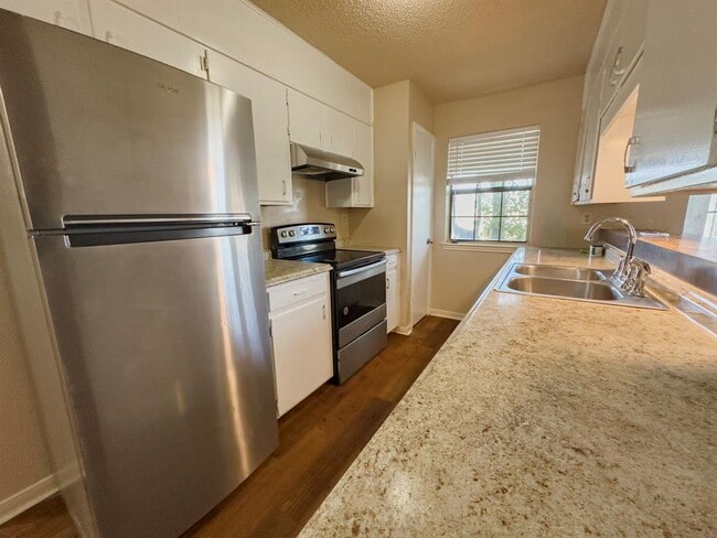 Building Photo - 2516 N W S Young Dr