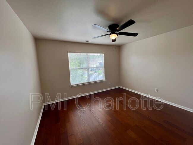 Building Photo - 7001 Mountain Top Ct