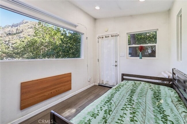 Building Photo - 432 Fernwood Pacific Dr