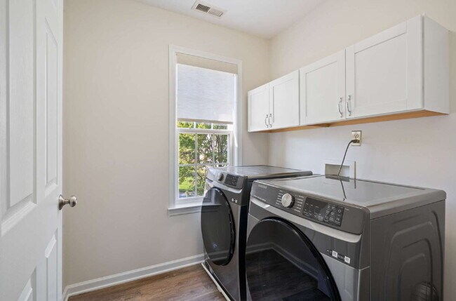 Building Photo - Spacious 5-Bedroom Living with Scenic View