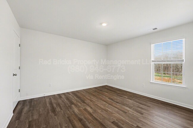 Building Photo - 7847 Whispering Strm Dr