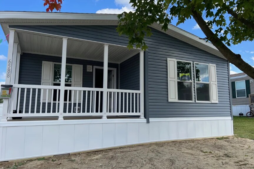 Building Photo - 6588 N Hampshire Dr