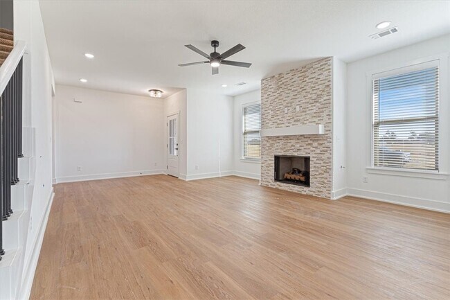 Building Photo - 6900 SW High Meadow Blvd