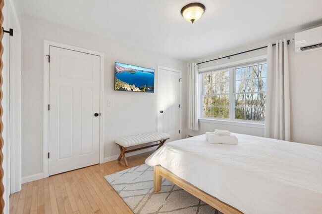 Building Photo - 589 Laconia Rd