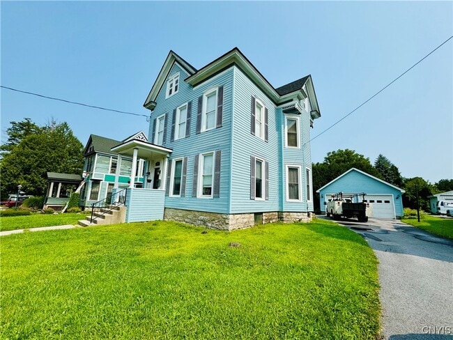 Primary Photo - 118 N School St
