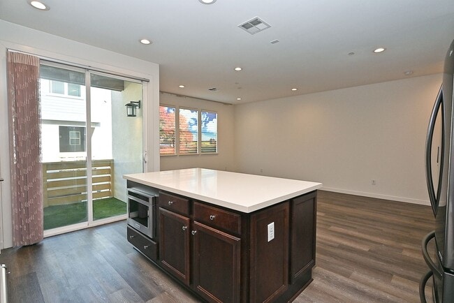 Building Photo - Beautiful Modern 3BR Home in the Heart of Milpitas