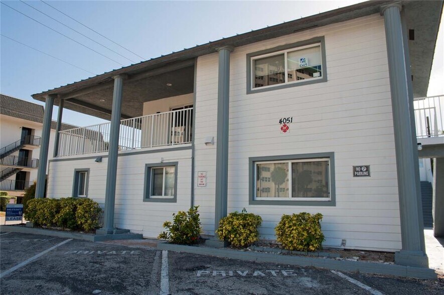 Building Photo - 4051 N Ocean Dr