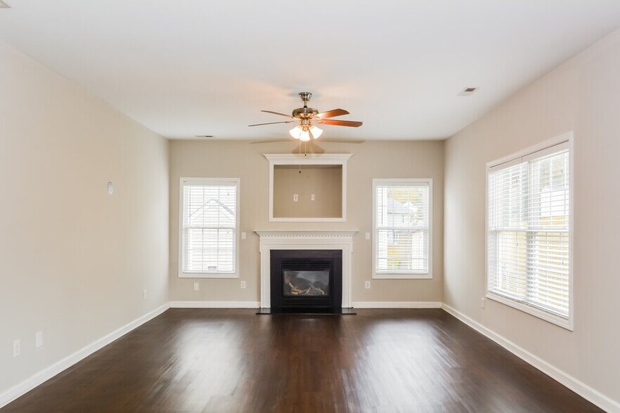 Building Photo - 3729 Chancellorsville Ct