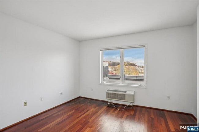 Building Photo - 3110 City