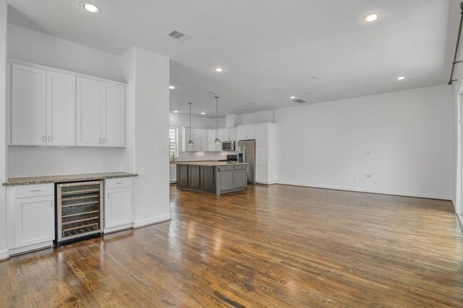 Building Photo - 5521 Petty St
