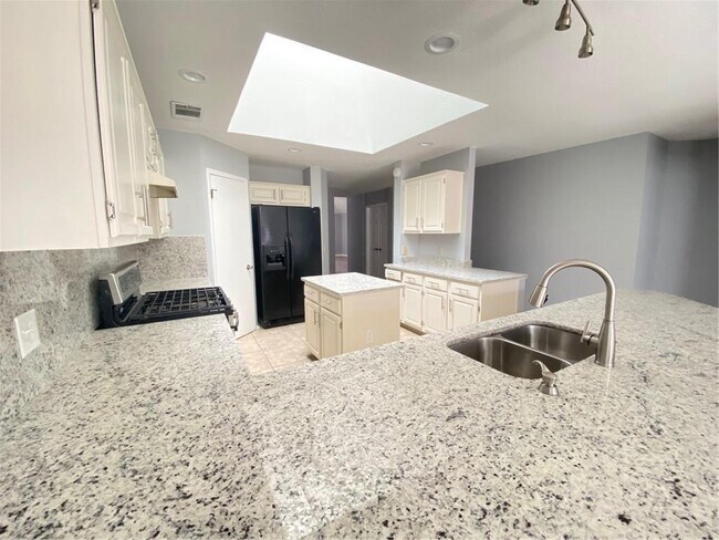 Building Photo - 16916 Dorman Dr