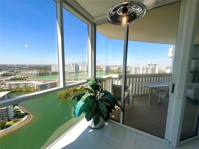 Building Photo - 1000 W Island Blvd