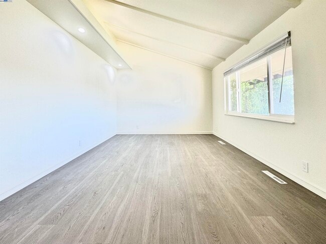 Building Photo - 15560 Calgary St