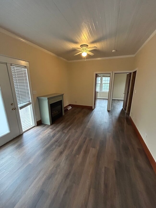 Building Photo - Just Renovated 3 Bed, 2 Bath Home in Sheridan